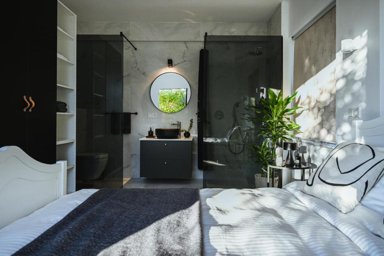 Alka - Cozy Room By The Sea With Private Hot Tub Njarthvik Екстериор снимка