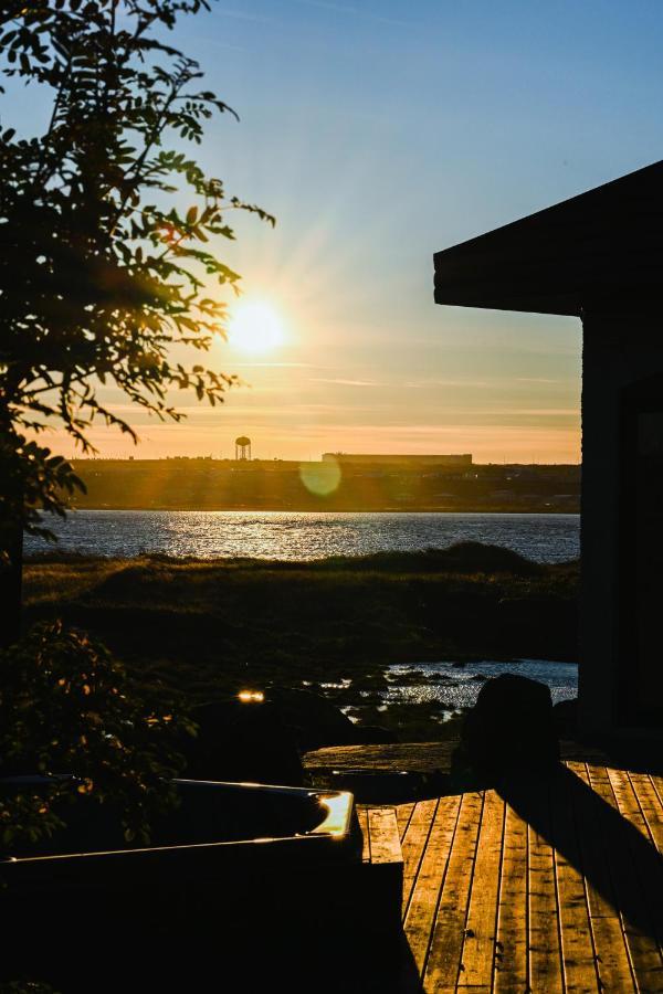 Alka - Cozy Room By The Sea With Private Hot Tub Njarthvik Екстериор снимка