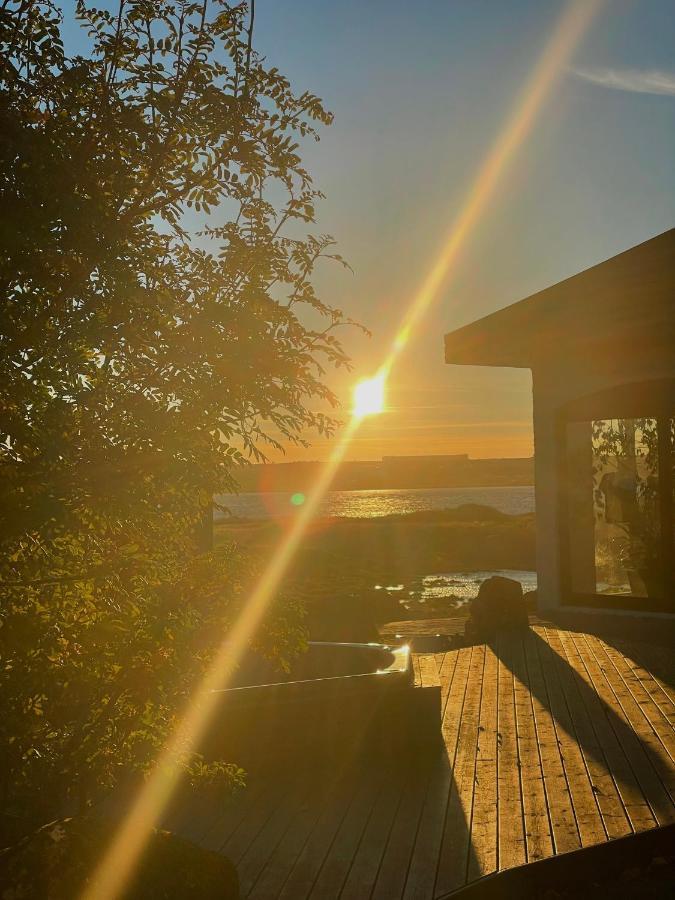 Alka - Cozy Room By The Sea With Private Hot Tub Njarthvik Екстериор снимка